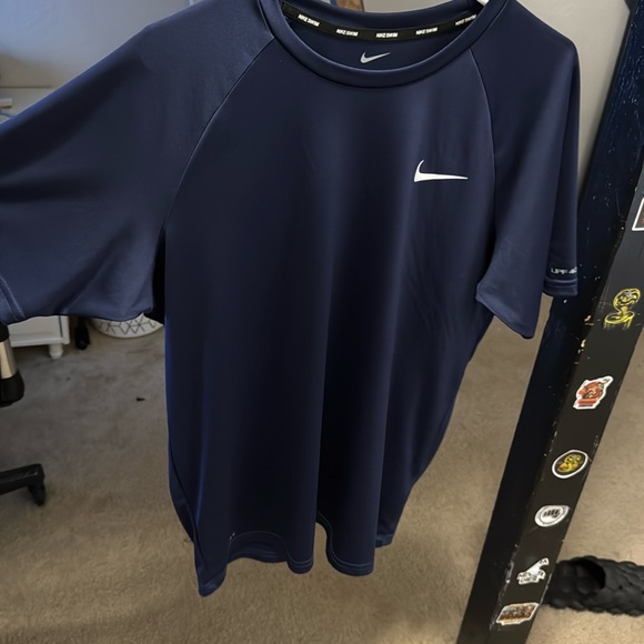 Nike shirt - Picture 1 of 4